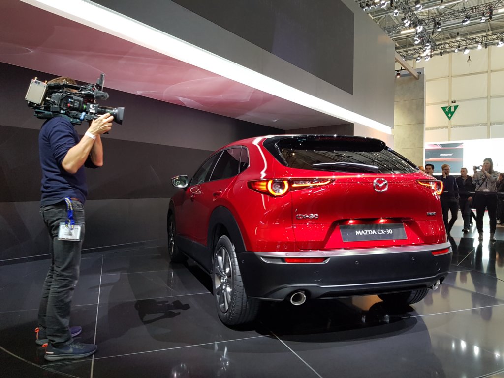 mazdacx306.jpg