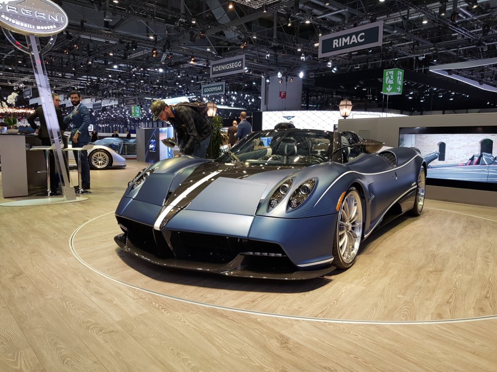 paganihuayraroadster2.jpg