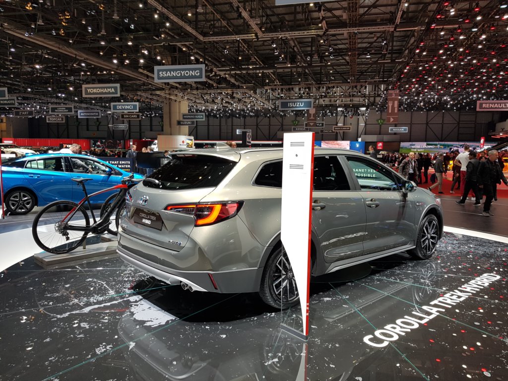 toyotacorollatrekhybrid10.jpg