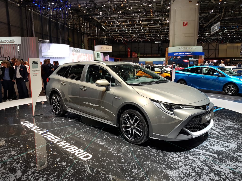 toyotacorollatrekhybrid11.jpg
