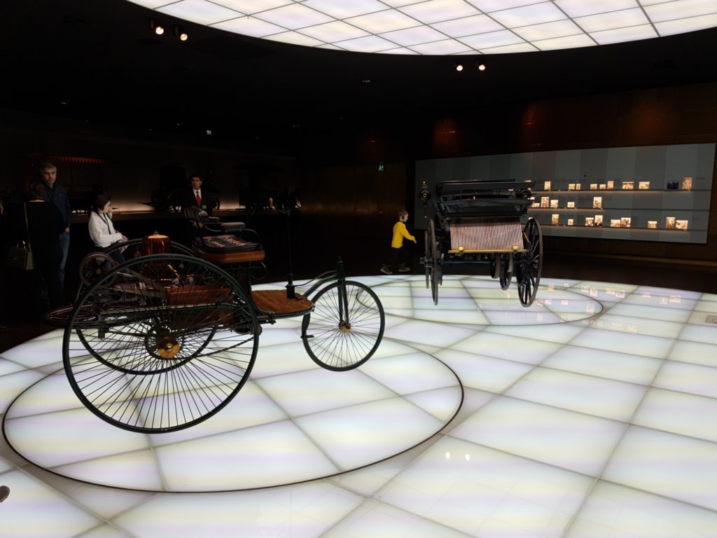 benzpatentmotorwagen1886daimlermotorkutsche18862.jpg