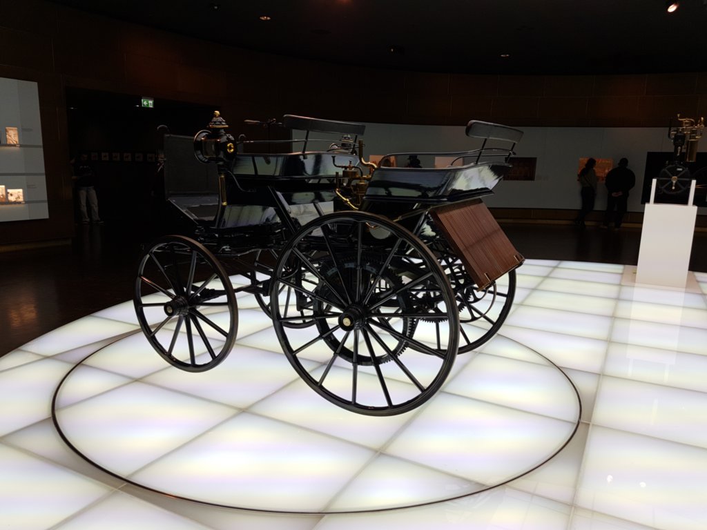 daimlermotorkutsche1886.jpg
