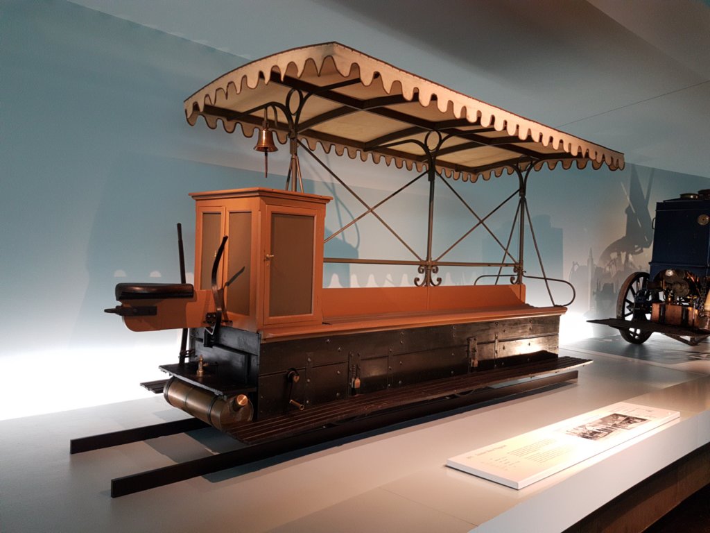 daimlermotorwaggonet1891.jpg