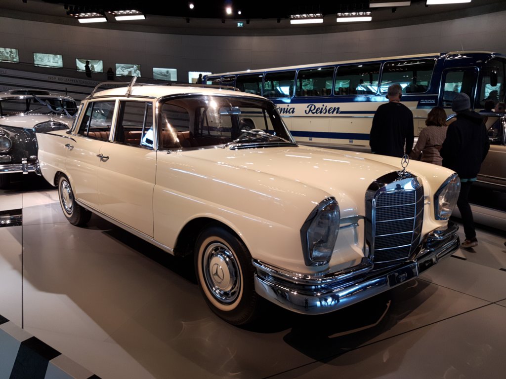 mb220s19644.jpg