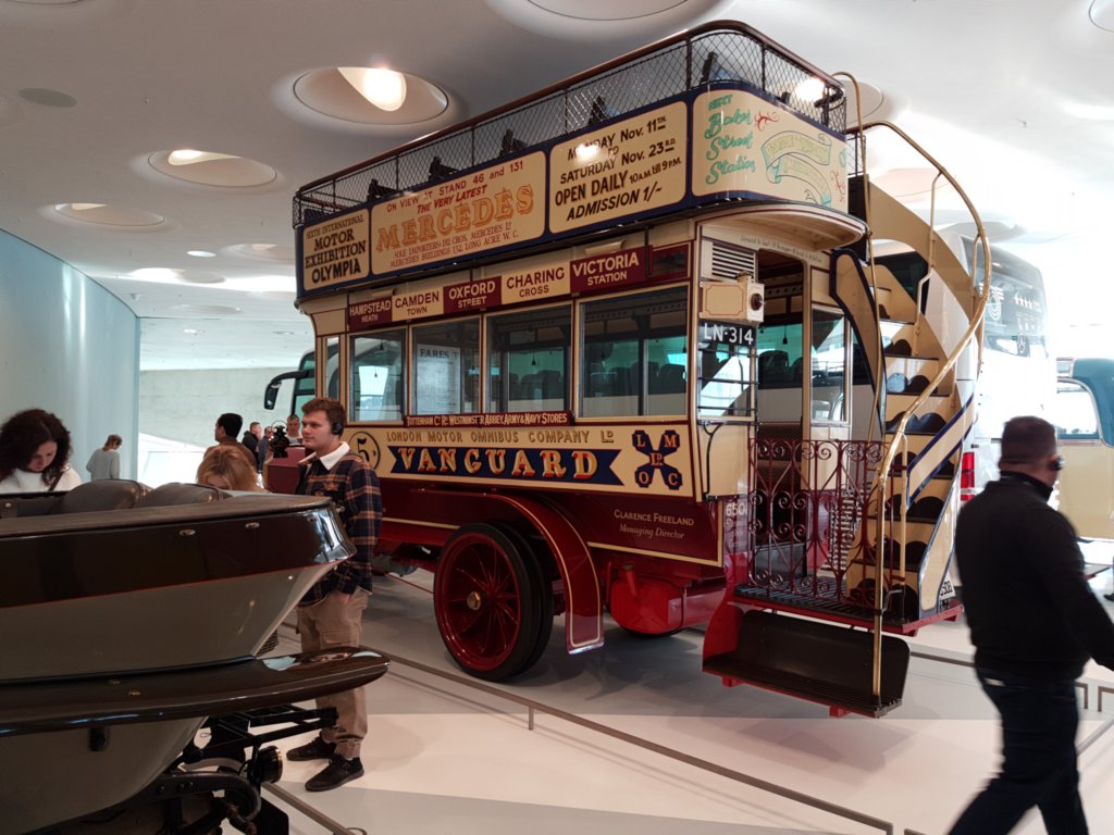 milnesdaimlerdoppeldeckerbus19072.jpg