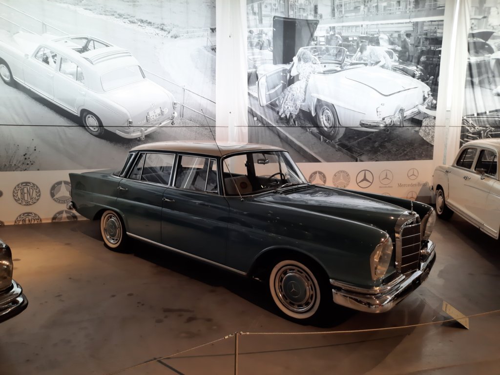 mb220b19632.jpg
