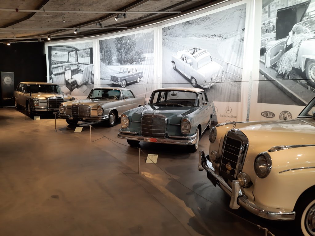 mb280se35coup1971mb220b1963.jpg