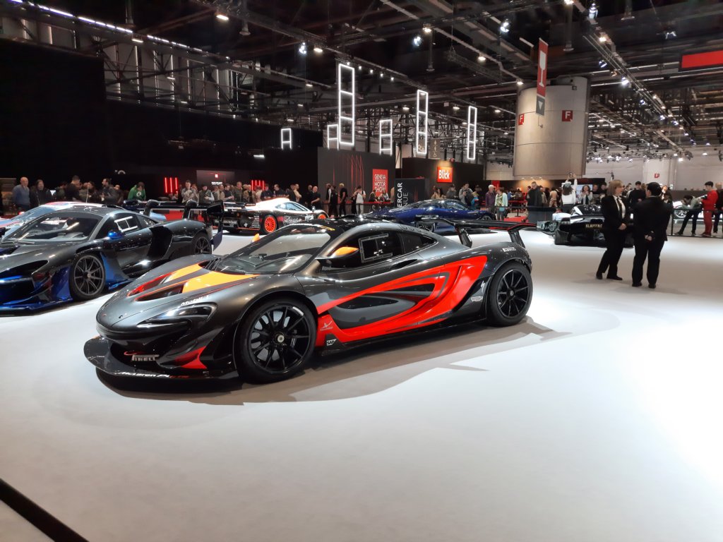 mclarenp1gtr20172.jpg