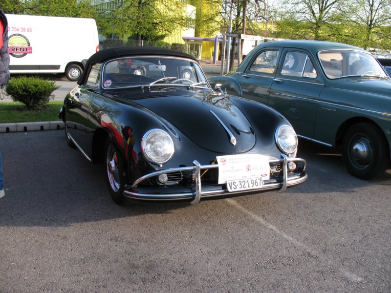 porsche3561600supervs3219672.jpg