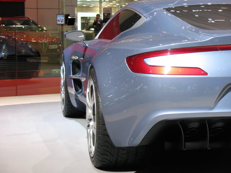 astonmartinone77100.jpg