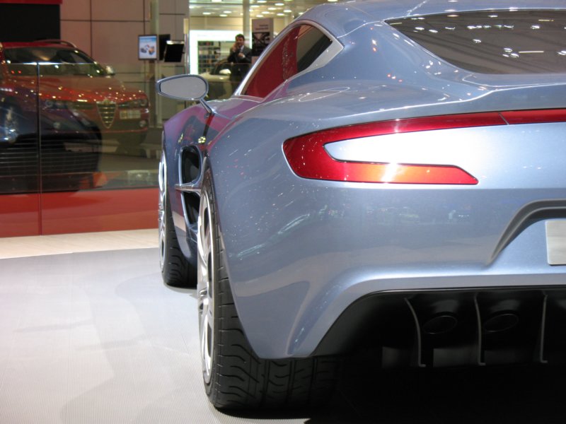 astonmartinone77101.jpg