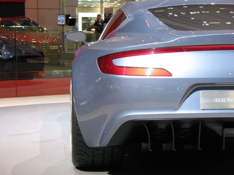 astonmartinone77103.jpg