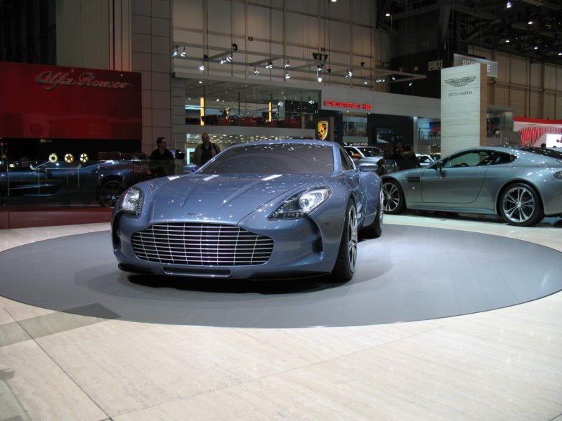 astonmartinone7719.jpg