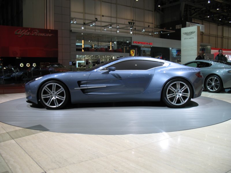 astonmartinone7735.jpg