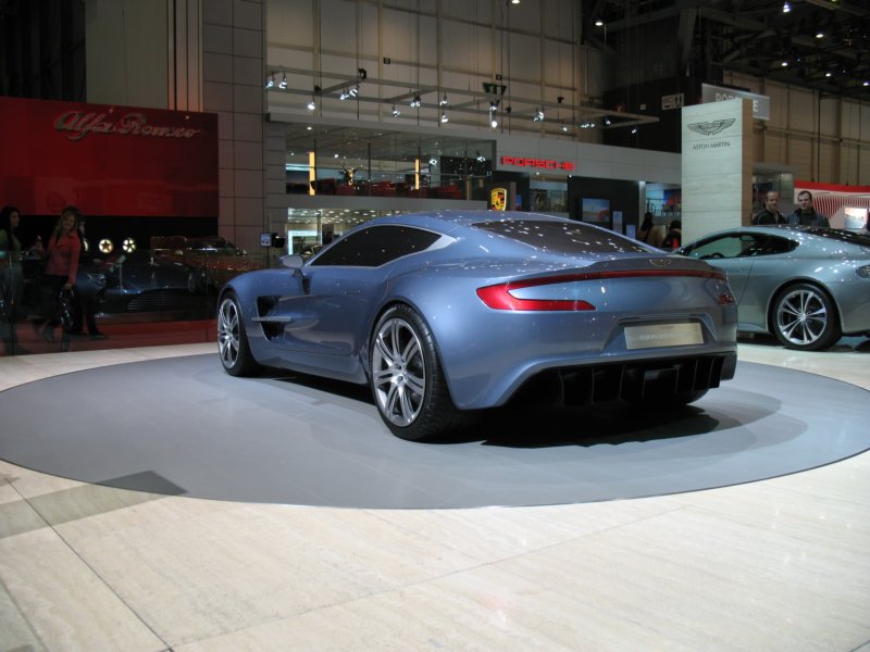 astonmartinone7746.jpg