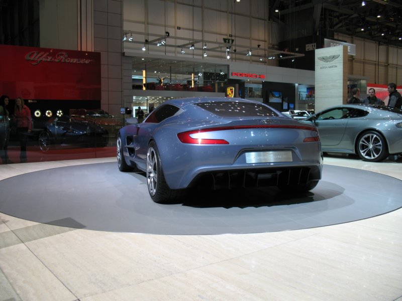 astonmartinone7749.jpg