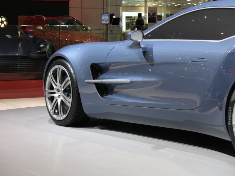 astonmartinone7788.jpg