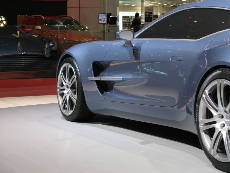 astonmartinone7792.jpg