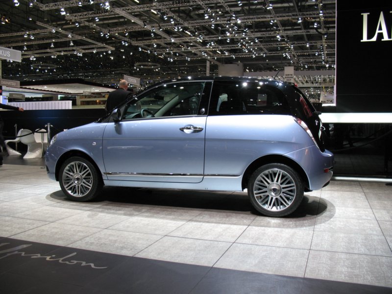 lanciaypsilon9.jpg