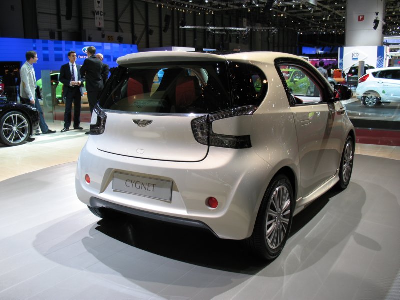 astonmartincygnet10.jpg