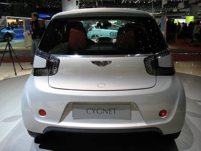 astonmartincygnet12.jpg