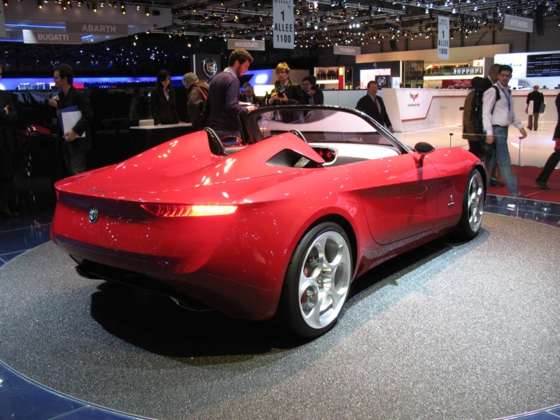 pininfarinaalfaromeo2uettottanta2.jpg