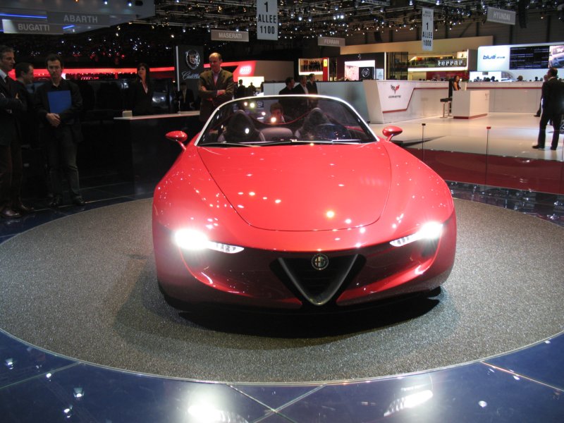 pininfarinaalfaromeo2uettottanta20.jpg