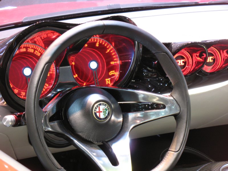 pininfarinaalfaromeo2uettottanta45.jpg