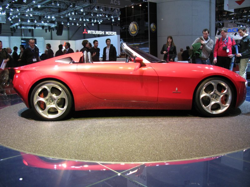 pininfarinaalfaromeo2uettottanta67.jpg