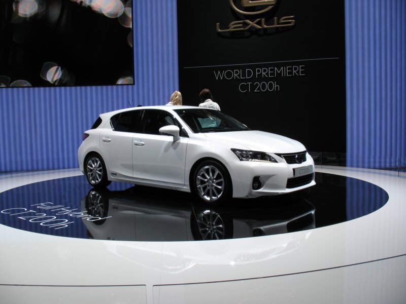 lexusct200h13.jpg