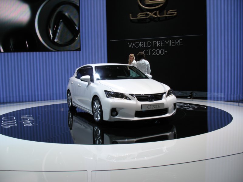 lexusct200h17.jpg