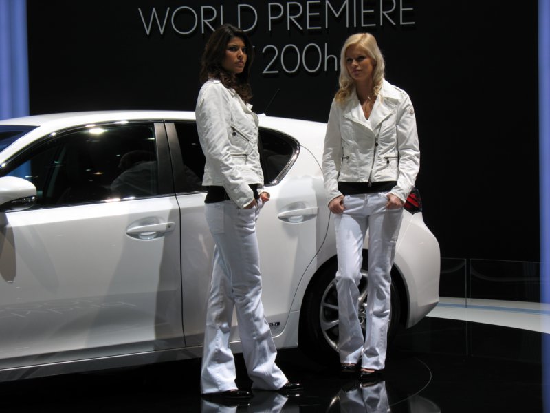 lexusct200h27.jpg