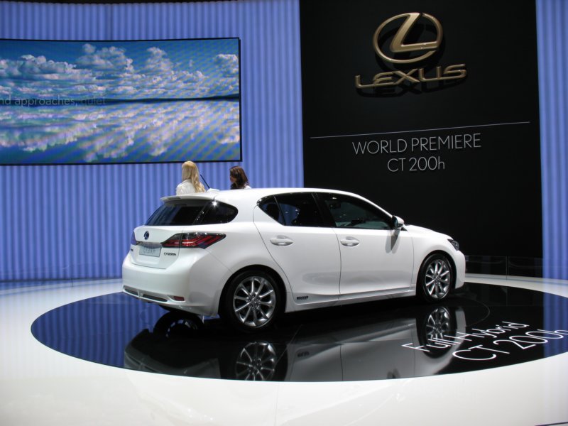 lexusct200h6.jpg