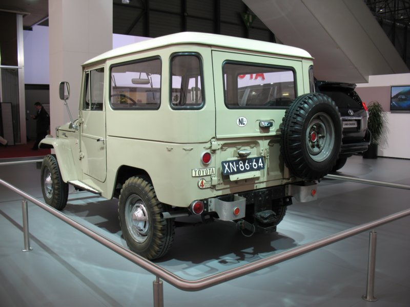 toyotalandcruiser.jpg