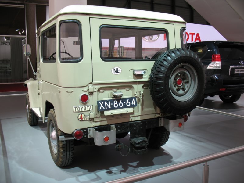 toyotalandcruiser2.jpg