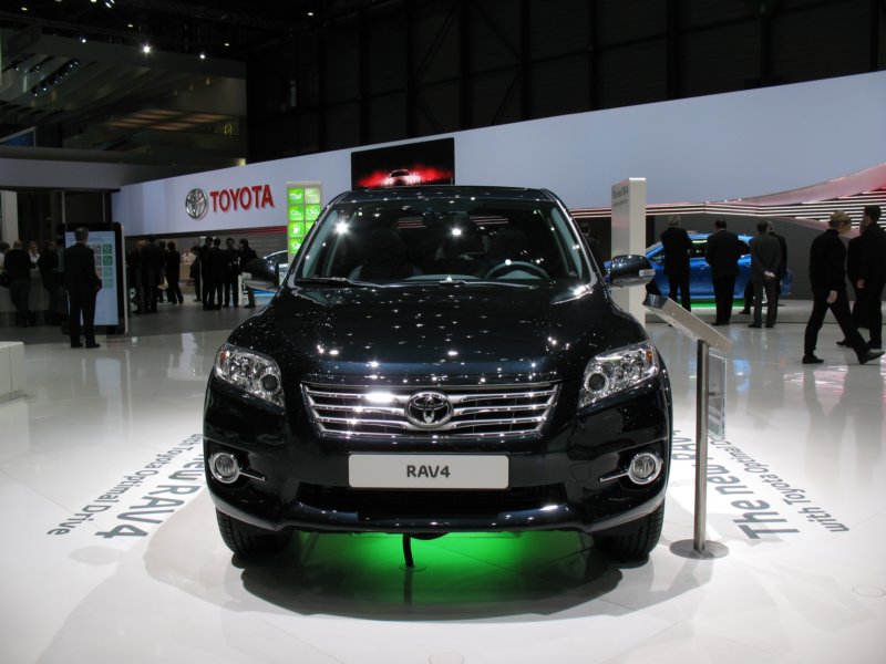toyotarav44.jpg