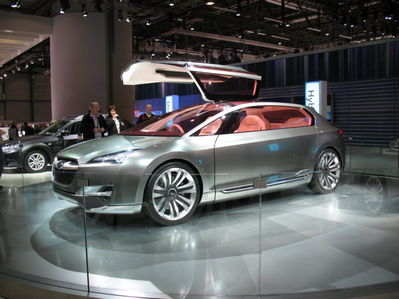 subaruhybridtourerconcept.jpg